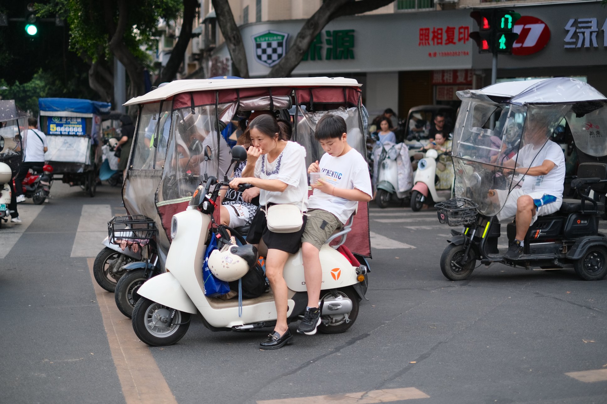 FUJIFILM X-E4