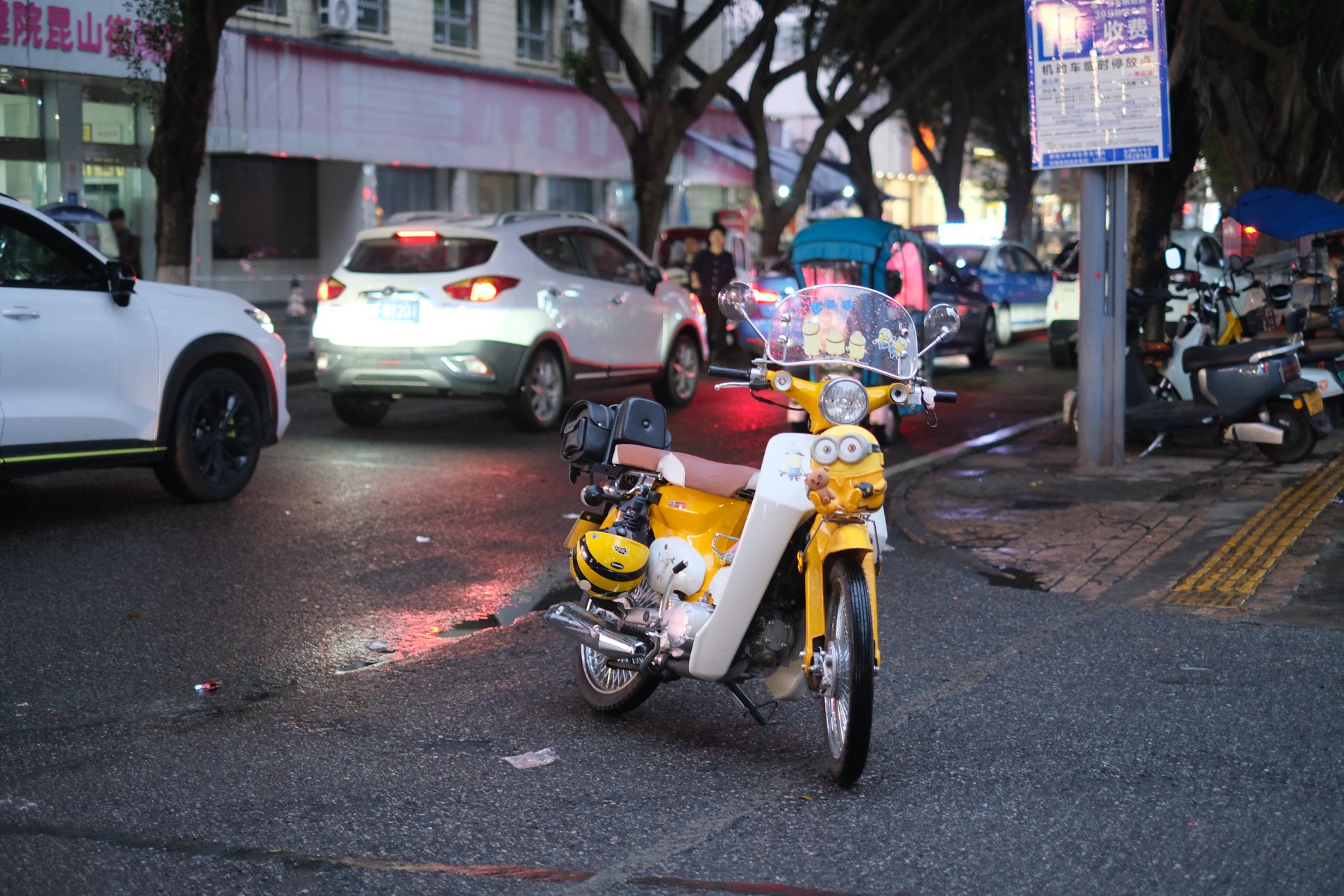 FUJIFILM X-E4