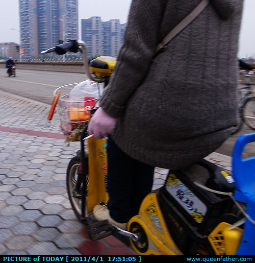 吸烟的妈妈