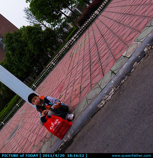 路边的小孩